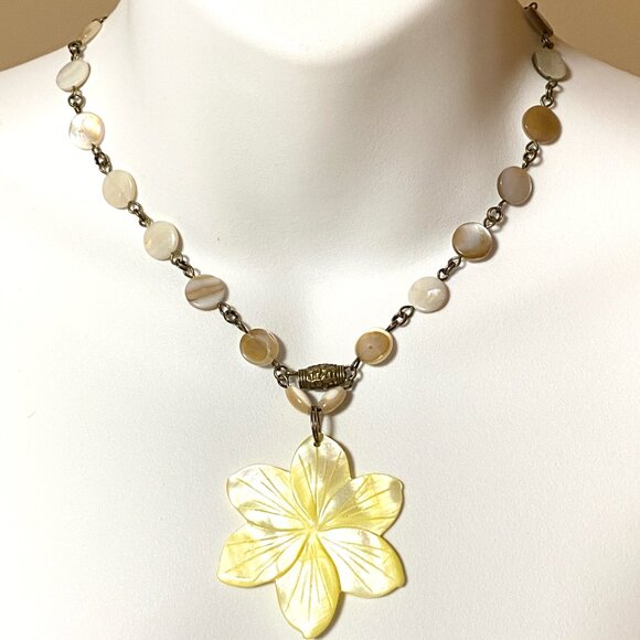 Light Yellow Mother of Pearl Flower Pendant Bronze Link Necklace - Picture 2 of 12